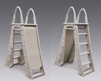 Pool step ladder